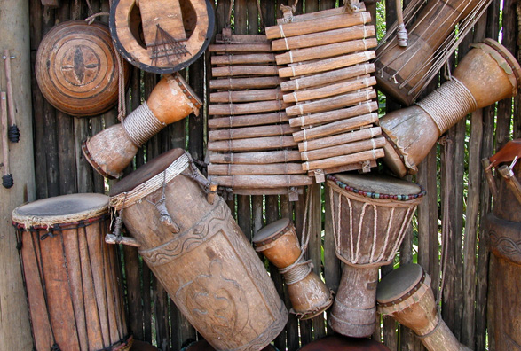 I suoni del pianeta – Gli strumenti primitivi di trasmissione musicale